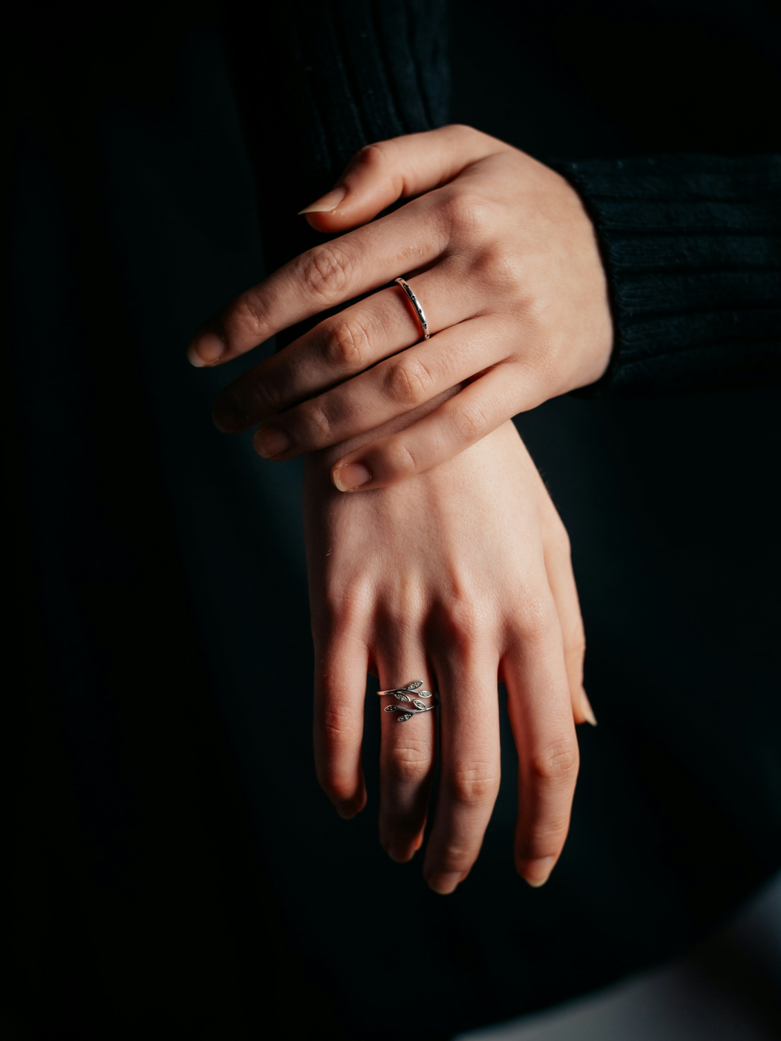 How to Become a Hand Model in 2026? A Complete Guide + Tips