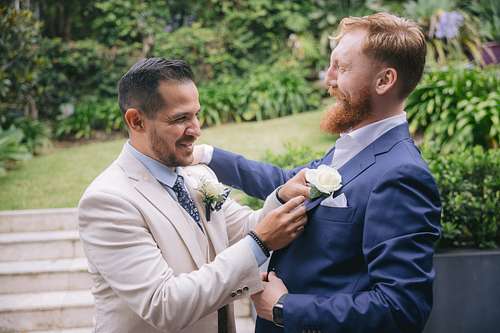 Bride & Groom get ready for the wedding day